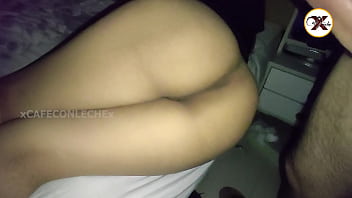 La esposa infiel de mi amigo le gusta que me corra adentro de su culo