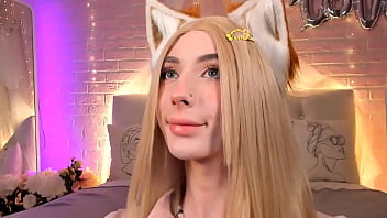 Tranny Shows Her Feet thumbnail