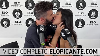 Latina caliente hablando de sexo oral