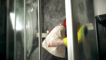 Cleaning the shower turns into hardcore shower sex