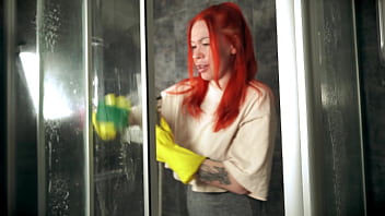 Cleaning the shower turns into hardcore shower sex