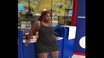 Spice shaking that big ass on the counter at dominoes