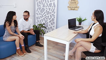 Mi jefa descubre que tengo una aventura en el trabajo y nos folla como correctivo