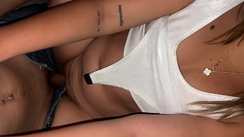 Después de la fiesta me la cojo por el culo como me lo pidió