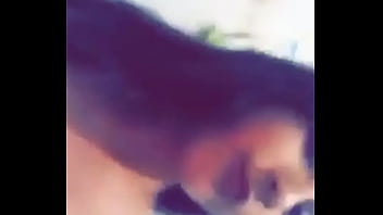 Colegiala enseña las tetas