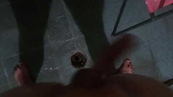 Jugando Con Mi Verga Bañándome thumbnail