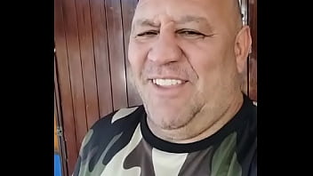 Tiuzao adora fazer videos para seus fans esse coroa faz videos com novinhas principalmente