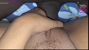 Meu marido me deu uma rola de outro cara de presente pra mim gozou em mim todinha adoro