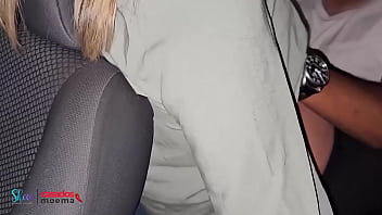 Fodendo a casada no carro do corno