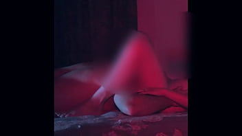 Viendo a mi esposa como su amigo le come su rico coño