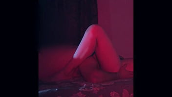 Viendo a mi esposa como su amigo le come su rico coño