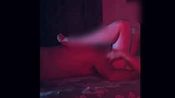 Viendo a mi esposa como su amigo le come su rico coño