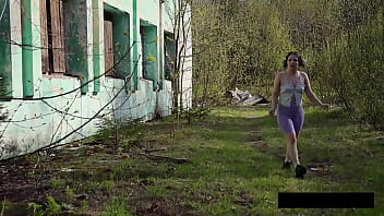 Violet in lilac pissing