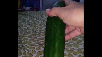 Masturbandose con el pepino