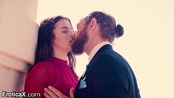Kylie fucks brad newman at wedding Kylie fucks brad newman at wedding