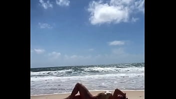 Ela deitada é criação do mundo no sétimo dia pipa e suas maravilhas eu amo deitar no chão e sentir essa energia