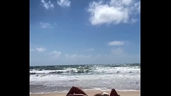 Ela deitada é criação do mundo no sétimo dia pipa e suas maravilhas eu amo deitar no chão e sentir essa energia