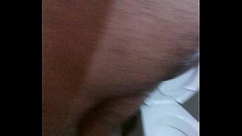 Batendo Punheta No Banho E Roçando No Pau thumbnail