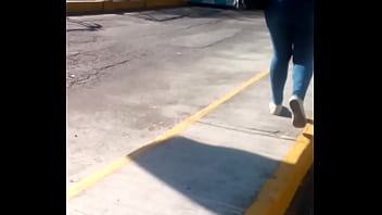 Persiguiendo culito en feria al final se agacha