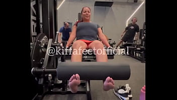 Who are you in the gym 1 the complainer 2 the bodybuilder3 the grunter4 the cardio bunny i am always the comp