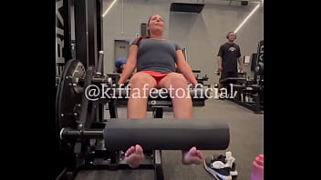 Who are you in the gym 1 the complainer 2 the bodybuilder3 the grunter4 the cardio bunny i am always the comp