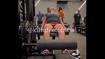 Who are you in the gym 1 the complainer 2 the bodybuilder3 the grunter4 the cardio bunny i am always the comp