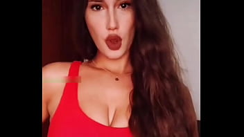 Te vas a correr viendo a esta tetona