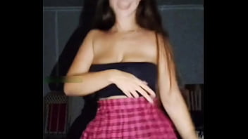 Te vas a correr viendo a esta tetona