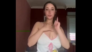 Te vas a correr viendo a esta tetona