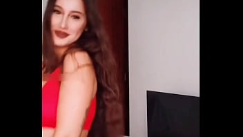 Te vas a correr viendo a esta tetona