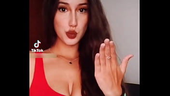 Te vas a correr viendo a esta tetona