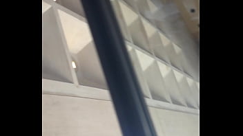 Upskirt at the lourve