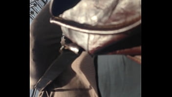 Upskirt at the lourve