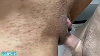 Faxineira tarada fez o patrão limpar a casa e depois fuder sua bucetinha