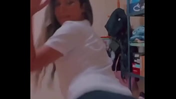 Gostosa dancando