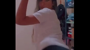 Gostosa dancando