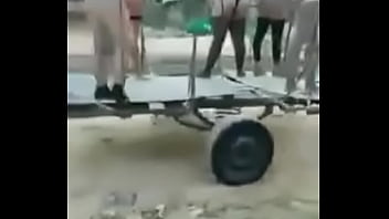 Olha o carro da puta na sua rua