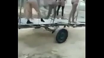 Olha o carro da puta na sua rua