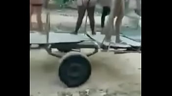 Olha o carro da puta na sua rua