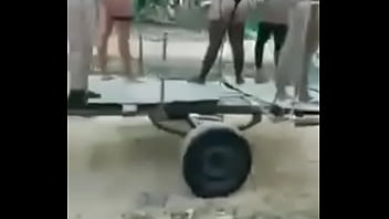 Olha o carro da puta na sua rua