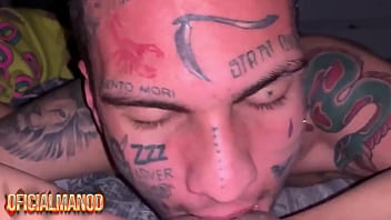 Fudendo essa branquinha da buceta rosa no pelo lá de são paulo completou 18 anos ontem