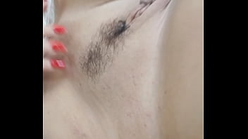 Acordando de manhã e gravando um vídeo pelada pra você