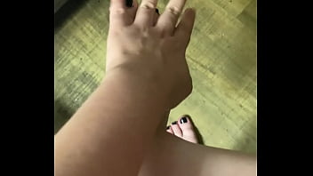 Queenezzie worship my feet apr 18 2025