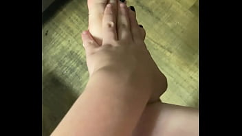 Queenezzie worship my feet apr 18 2025