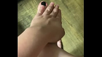 Queenezzie worship my feet apr 18 2025