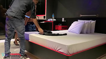 Namorando o novinho pretinho e o corno só olhando