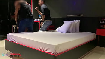 Namorando o novinho pretinho e o corno só olhando