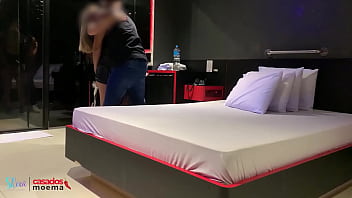 Namorando o novinho pretinho e o corno só olhando