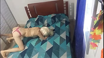 Conocí a esta profesora de inglés en una aplicación de citas y follamos sin condón