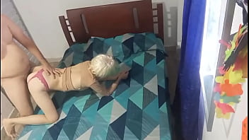 Conocí a esta profesora de inglés en una aplicación de citas y follamos sin condón